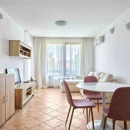 Sunlit Serenity Cozy Flat In With Parking By Flat Mаnаger Lozenets